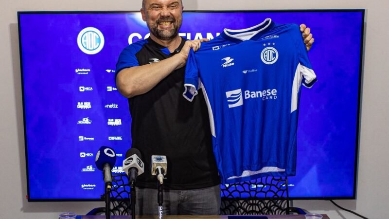 Ademir Fesan é apresentado como técnico do Confiança, mira títulos e time brigador