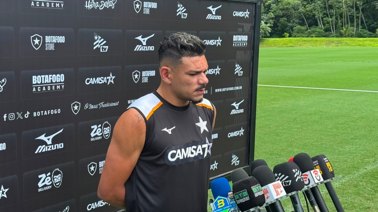 Tiquinho critica vazamento de suposto prêmio aumentado no Botafogo: “Muito barulho por coisa minúscula”